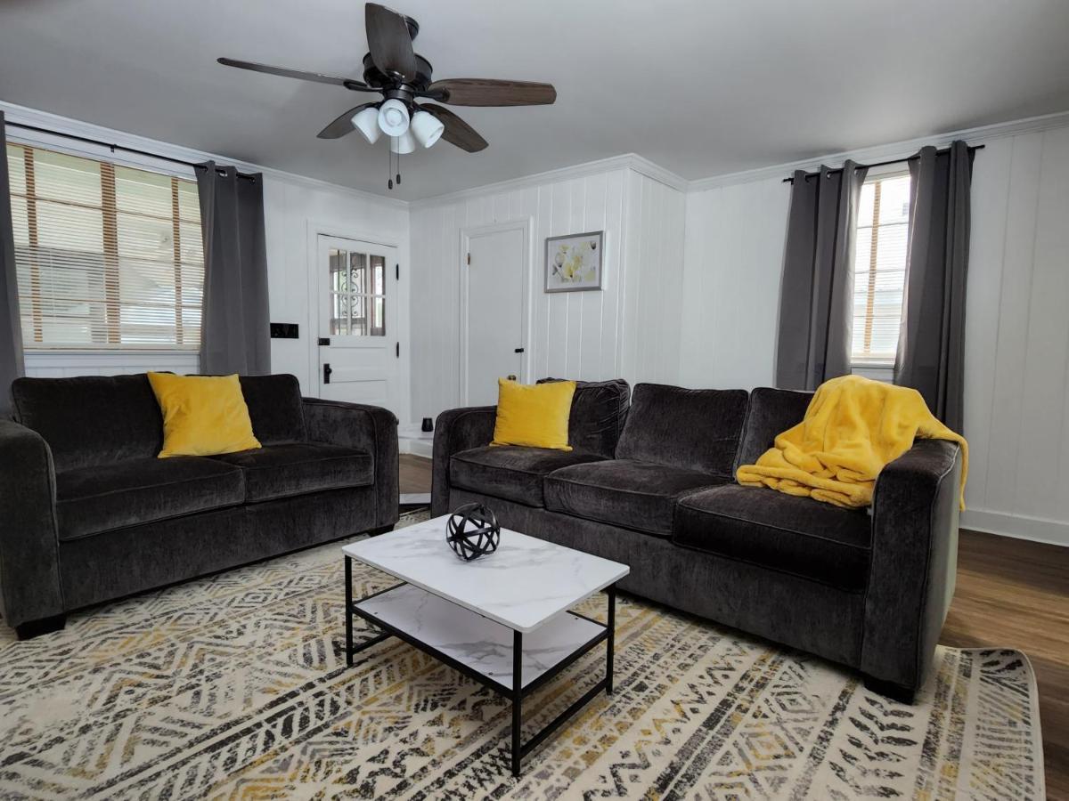Spacious Centrally Located 3 Bed 2 Bath - Sleeps 8 Montgomery Kültér fotó