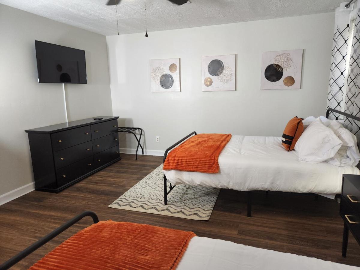 Spacious Centrally Located 3 Bed 2 Bath - Sleeps 8 Montgomery Kültér fotó