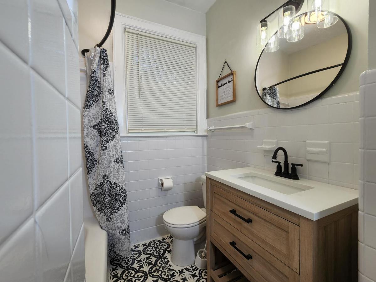 Spacious Centrally Located 3 Bed 2 Bath - Sleeps 8 Montgomery Kültér fotó