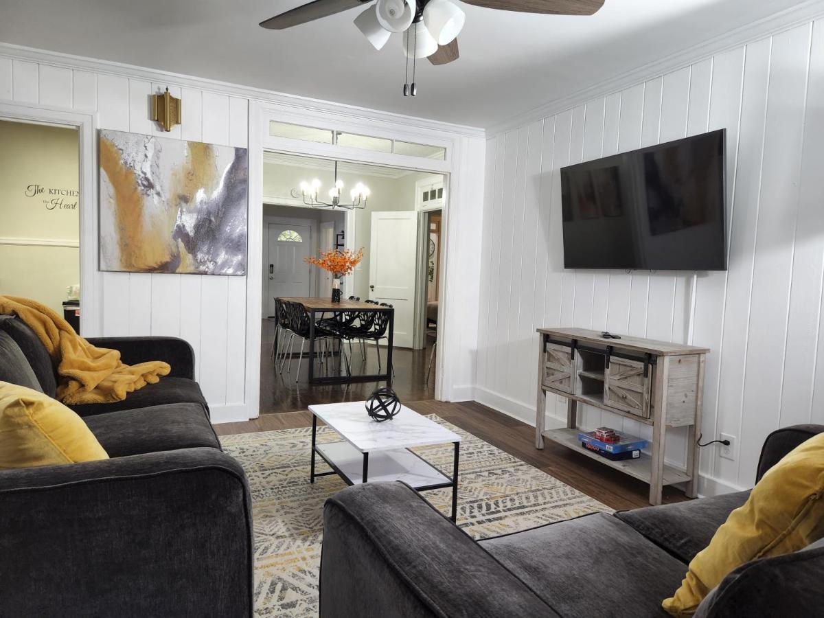 Spacious Centrally Located 3 Bed 2 Bath - Sleeps 8 Montgomery Kültér fotó