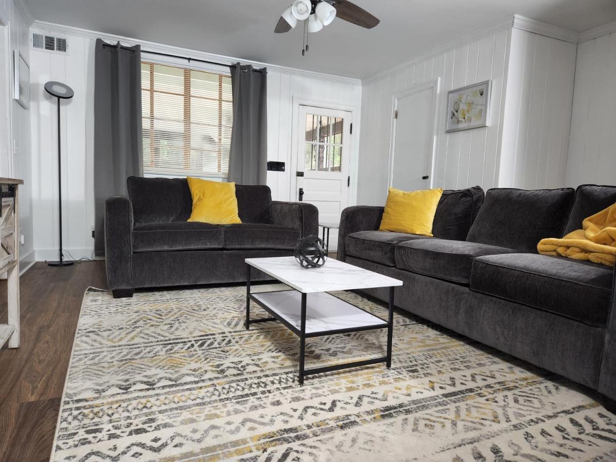 Spacious Centrally Located 3 Bed 2 Bath - Sleeps 8 Montgomery Kültér fotó